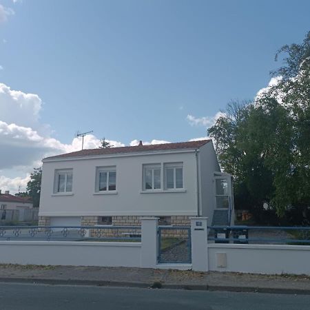 Charmante Maison Entre Mer Et Campagne La Jarrie Exterior photo